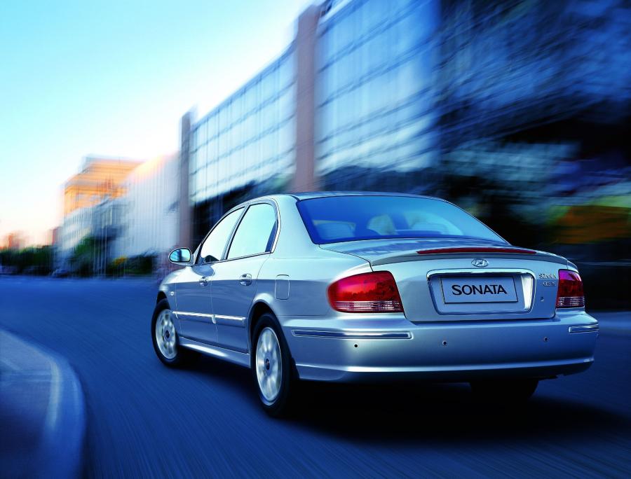  Hyundai Sonata 2004 года  (фото 24 из 58)